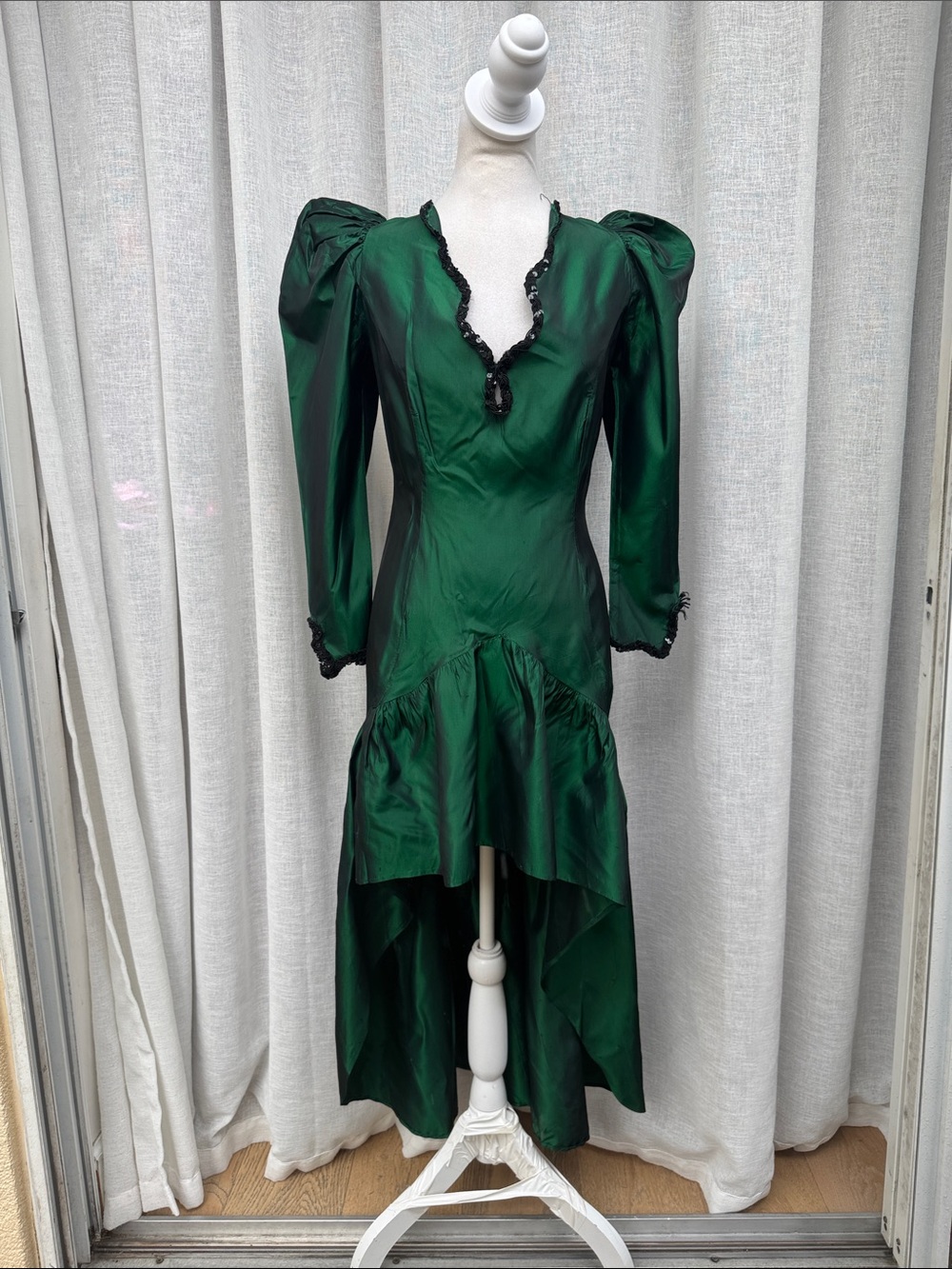 1989 emerald green taffeta party dress dramatic puff sleeve high-low ruffled hem